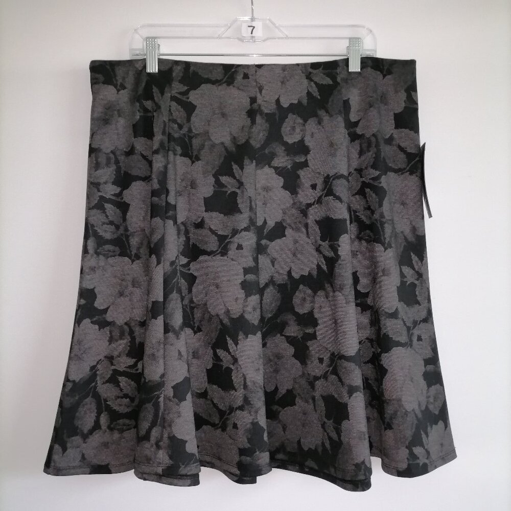 NWT GNW Womens Gray & Black Floral Print Y2K Hippie Flare Mini Shirt Size XL